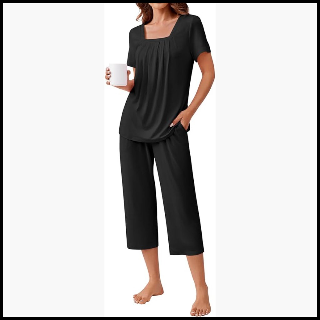 Soft Polyester Spandex Pajama Set With Pockets, Short Sleeve Top And Capri Pants
